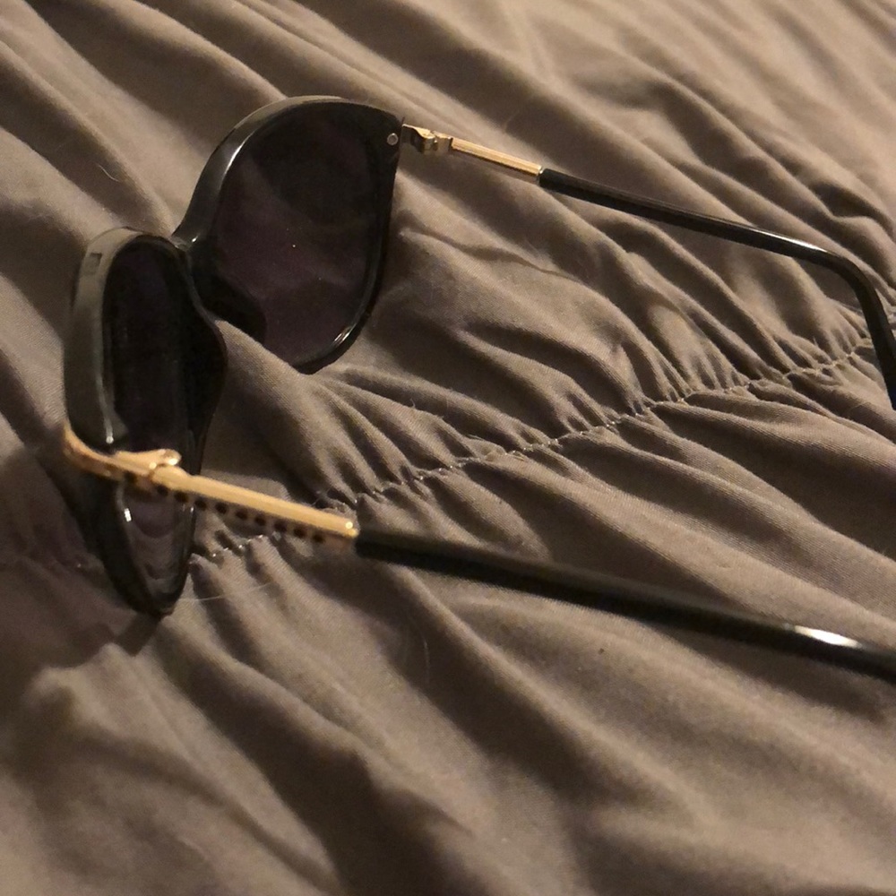 Sunglasses 🔥 - Picture 2 of 5